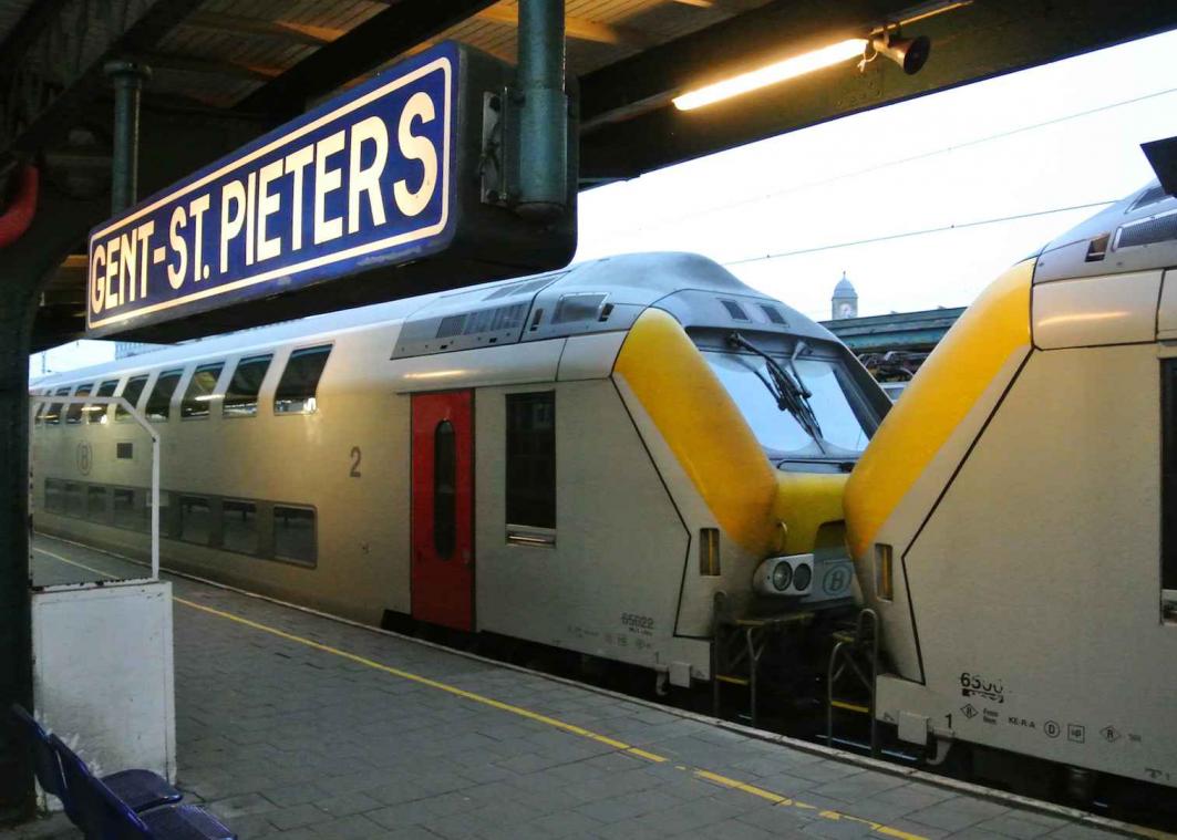 Geblokkeerde trein met 500 reizigers is na 3 uur opnieuw kunnen vertrekken