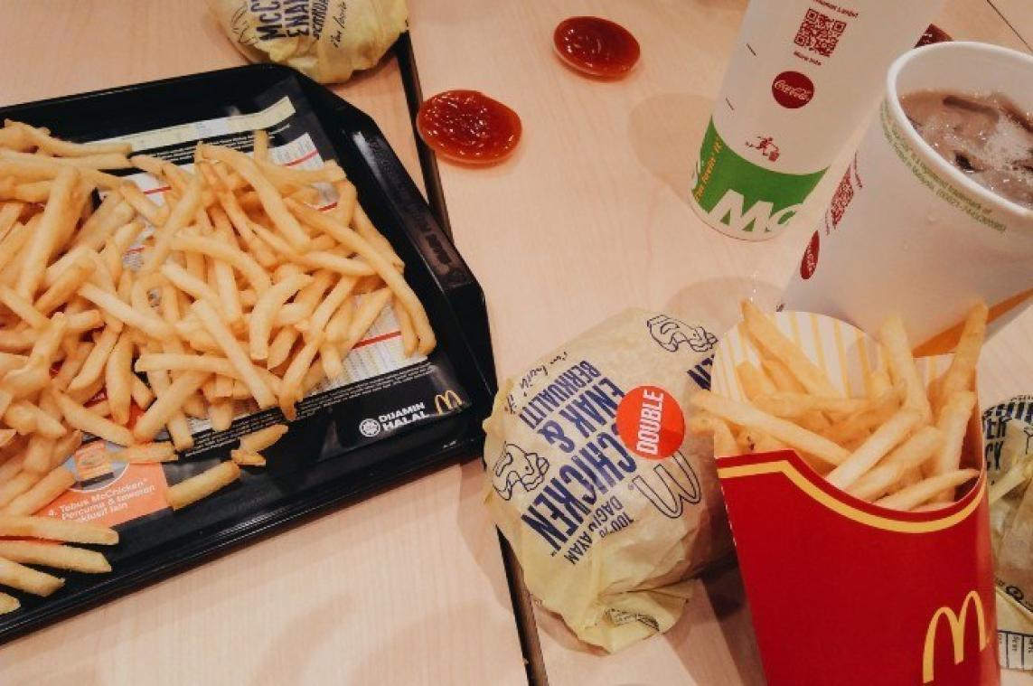 BIZAR. Vrouw bewaarde McDonald's-hamburger meer dan 20 jaar (video)