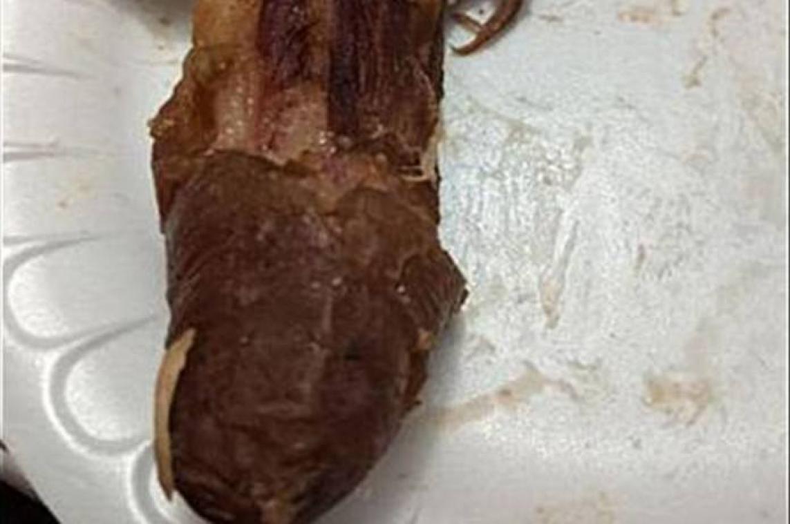 BIZAR. Vrouw treft 'menselijke penis' aan tijdens het koken (foto's)