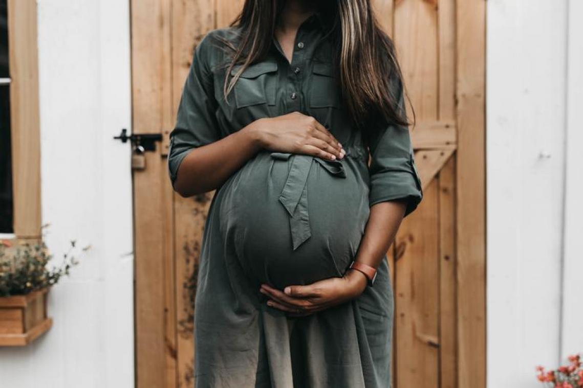 Man vermoordt zwangere vrouw en steelt baby uit haar buik