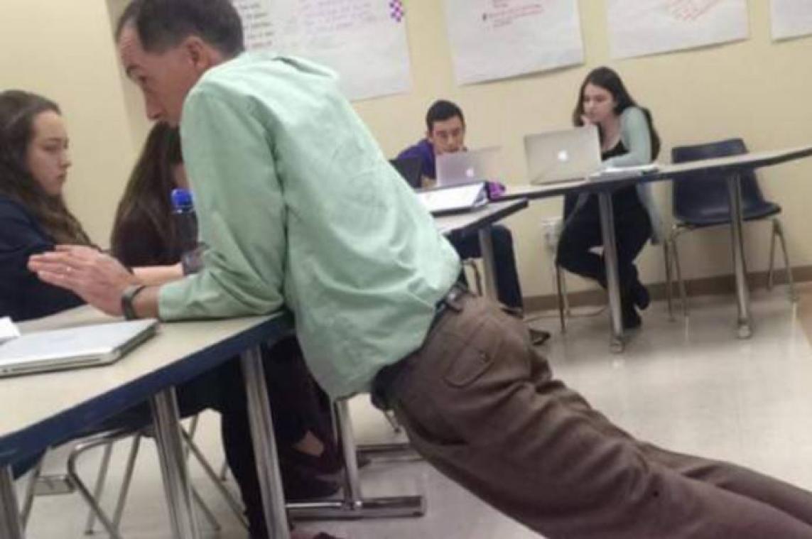 Deze beelden van leerkrachten in de meest absurde poses zijn hilarisch (foto's)