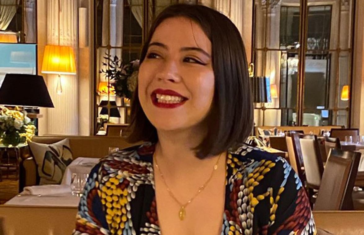 Studente (22) mag museum niet binnen door 'te diepe decolleté': "Het is een schande" (foto)
