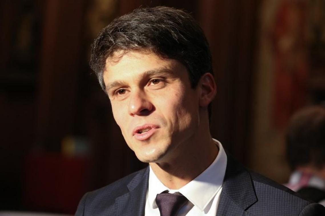 Minister Dalle reageert op naaktbeelden van BV's: "Ongehoord om ze te verspreiden"