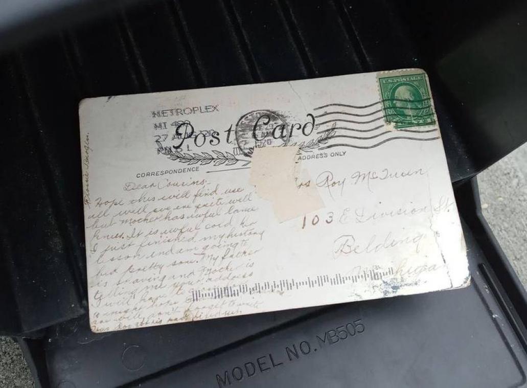 BIZAR. Postkaart komt bijna eeuw te laat aan op bestemming