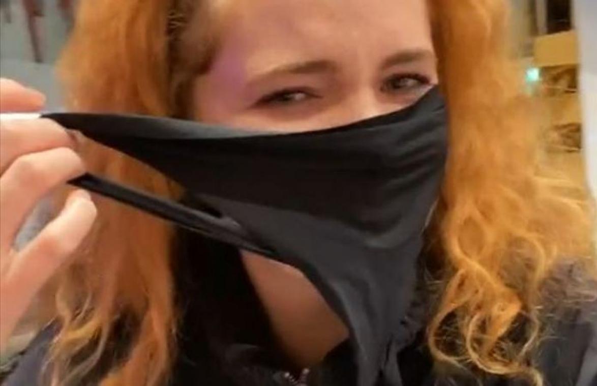 Vrouw gebruikt onderbroek als mondmasker: "Werkt perfect!" (video)