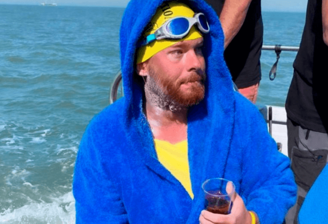 Mathieu Bonne (Kamp Waes) zwemt als eerste Belgische kustlijn af: "kom de komende dagen bed niet uit"