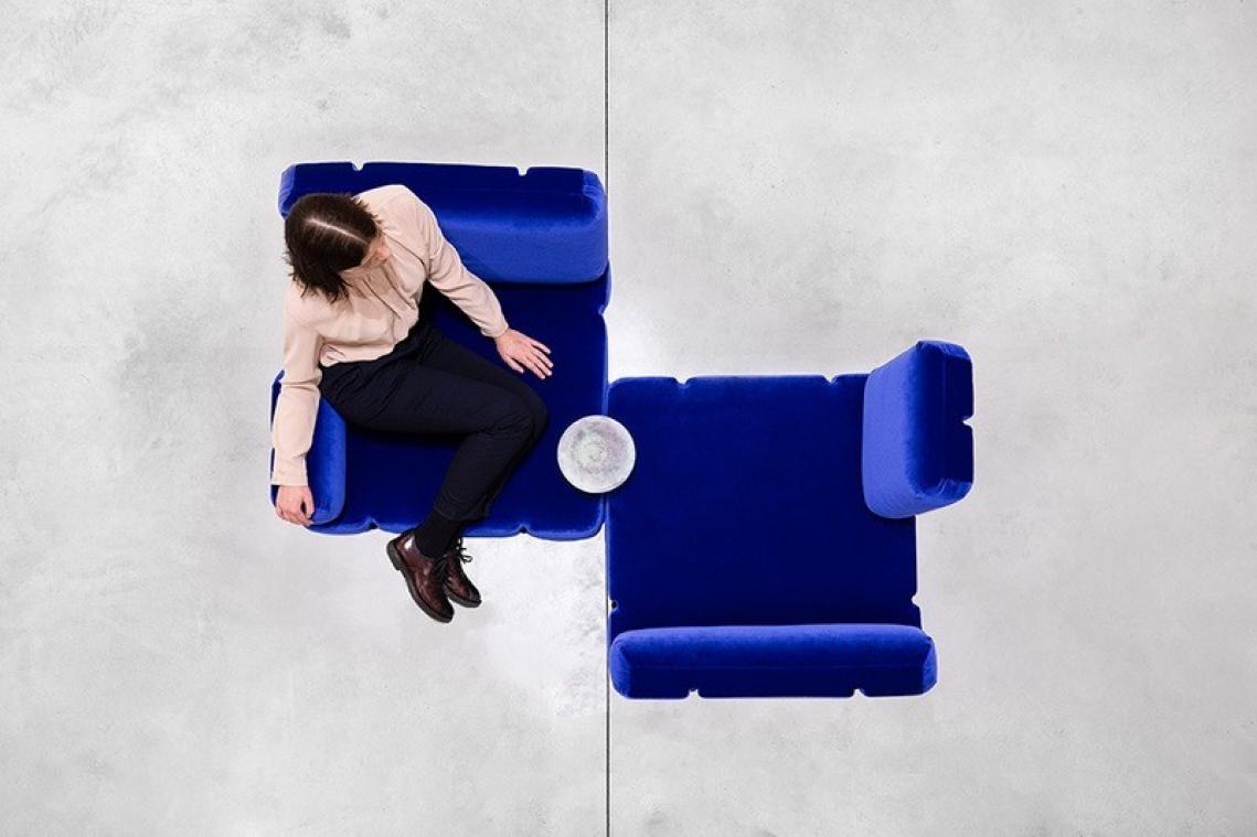 Kunstenaars en designers nemen etalages van bekende modehuizen in Brussel over