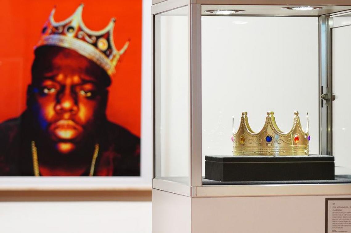 BIZAR. Plastic kroon van rapper Notorious B.I.G. voor DIT bedrag geveild