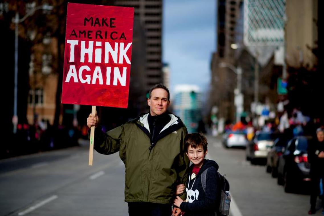 Dit kledingmerk voert een anti-Trump campagne via kledingetiketten