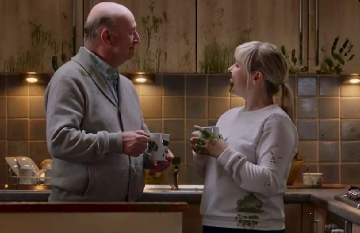 Angstaanjagende overheidscampagne bewijst hoe snel het coronavirus zich verspreidt (video)