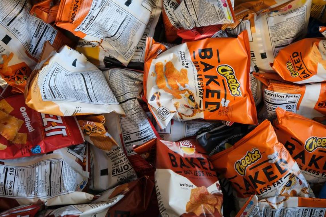 Chips, kaas en chocolade zijn moeilijkst recycleerbare snacks