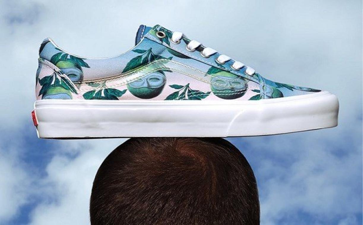 Kunstlover? Dan zijn deze Magritte-sneakers wat voor jou!