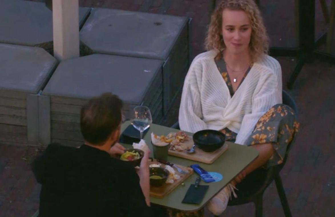 Wat als je opzettelijk gierig of boertig bent tijdens een eerste date? Wel... (video)