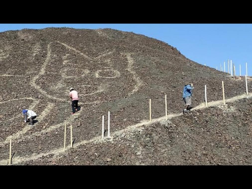 WOW. Archeologen ontdekken gigantische kattentekening in Peru (video)