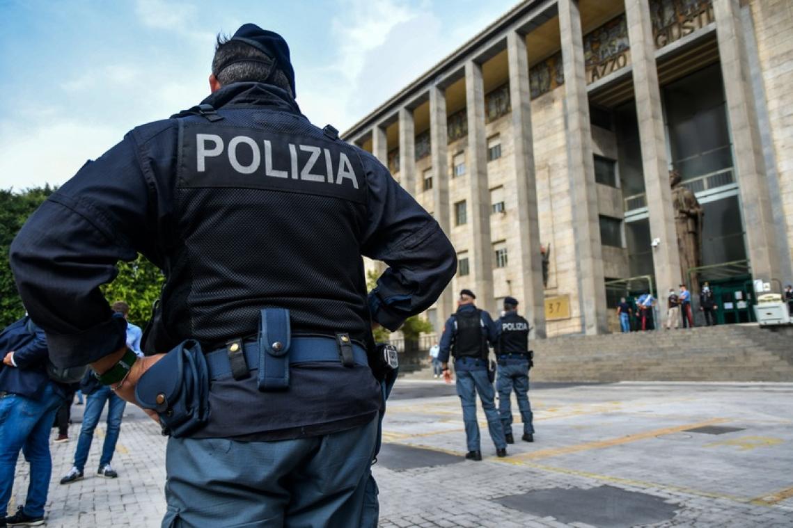 Italiaanse politie zoekt bankovervallers die via walgelijke weg ontsnapten