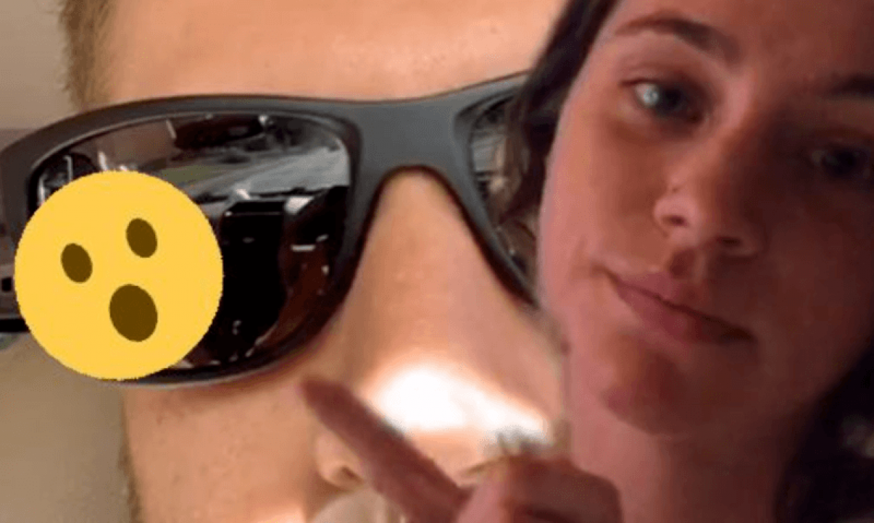 Vrouw ontdekt bedrog van haar vriendje door DIT detail in zijn selfie (foto)