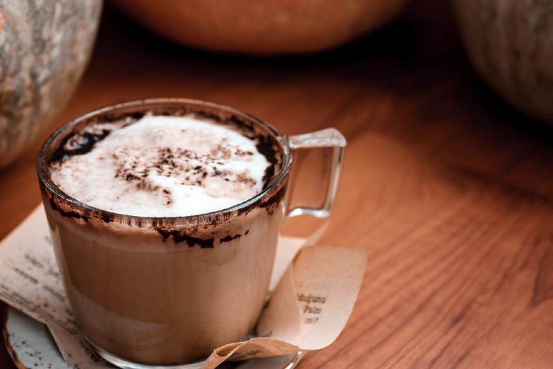 LIFEHACK. Zo maak je volgens TikTok de lekkerste warme chocolademelk