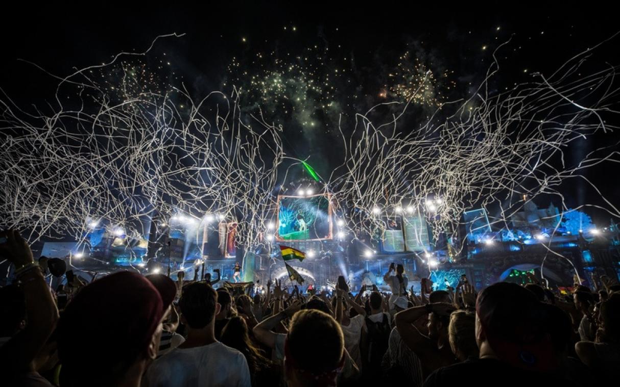 Tomorrowland knalt het nieuwe jaar in met digitaal festival