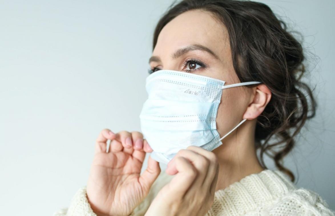 Nieuw mondmasker houdt virussen niet alleen tegen, maar doodt ze ook