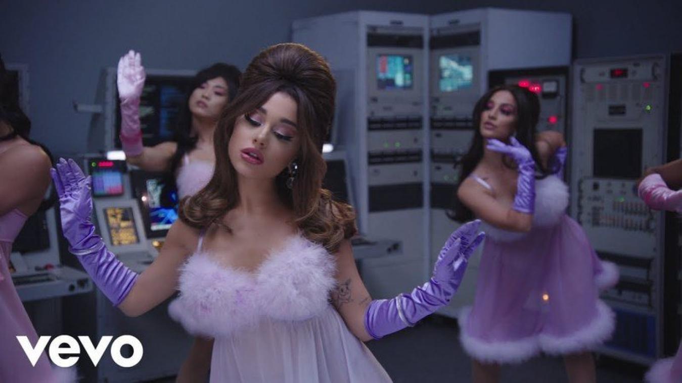 Ariana Grande wekt robot tot leven in nieuwe clip (video)