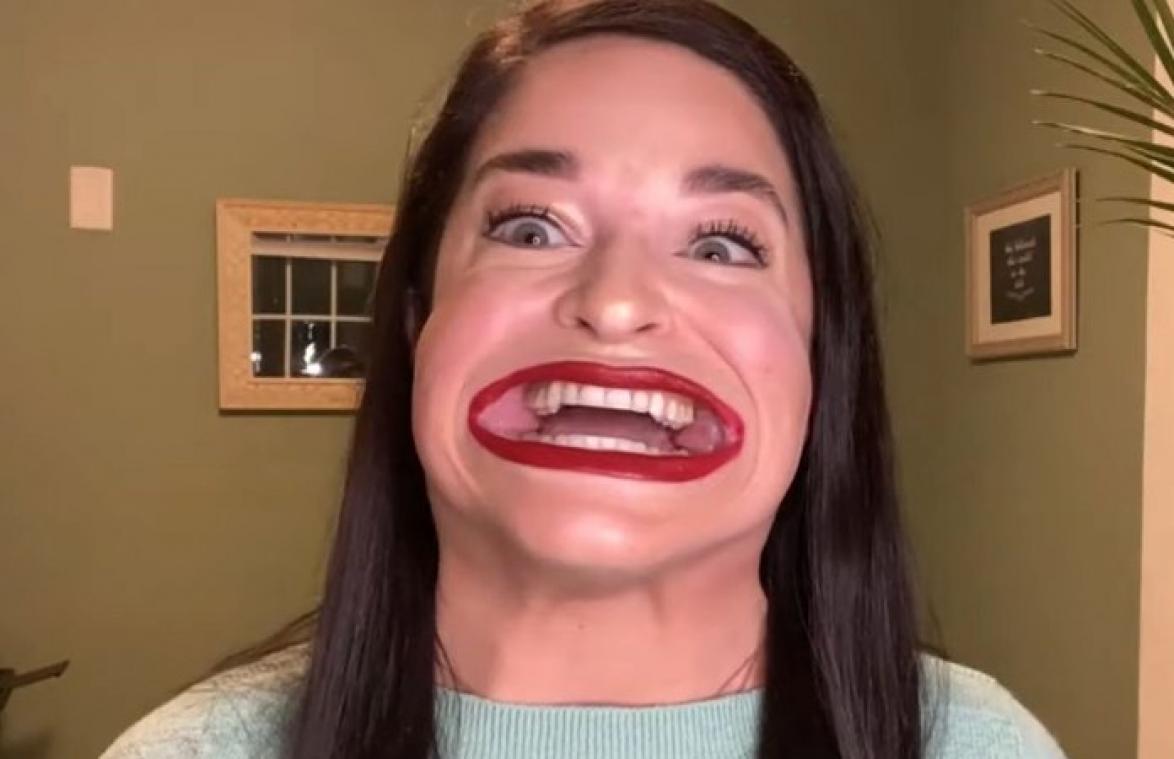 Deze vrouw heeft de grootste mond ter wereld: "Ik krijg heel bizarre verzoekjes" (foto's)