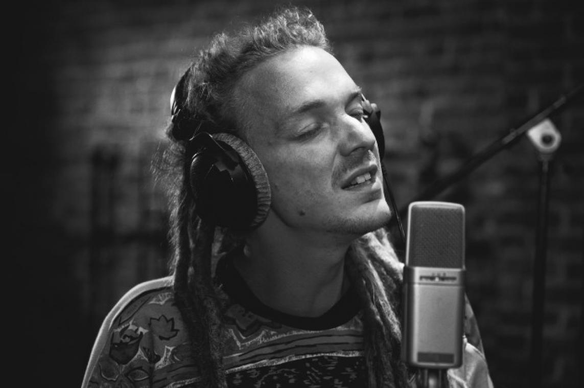 SOUNDCHECK. Wannes Beernaert brengt eerbetoon aan overleden zoontje met debuut-EP: "Muziek werkt als een vaccin tegen het zwarte gat"