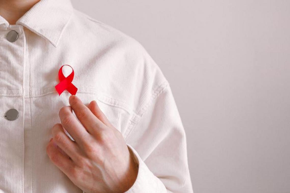 Overgrote meerderheid van hiv-positieve Belgen draagt virus niet langer over via seks: "Een mijlpaal"