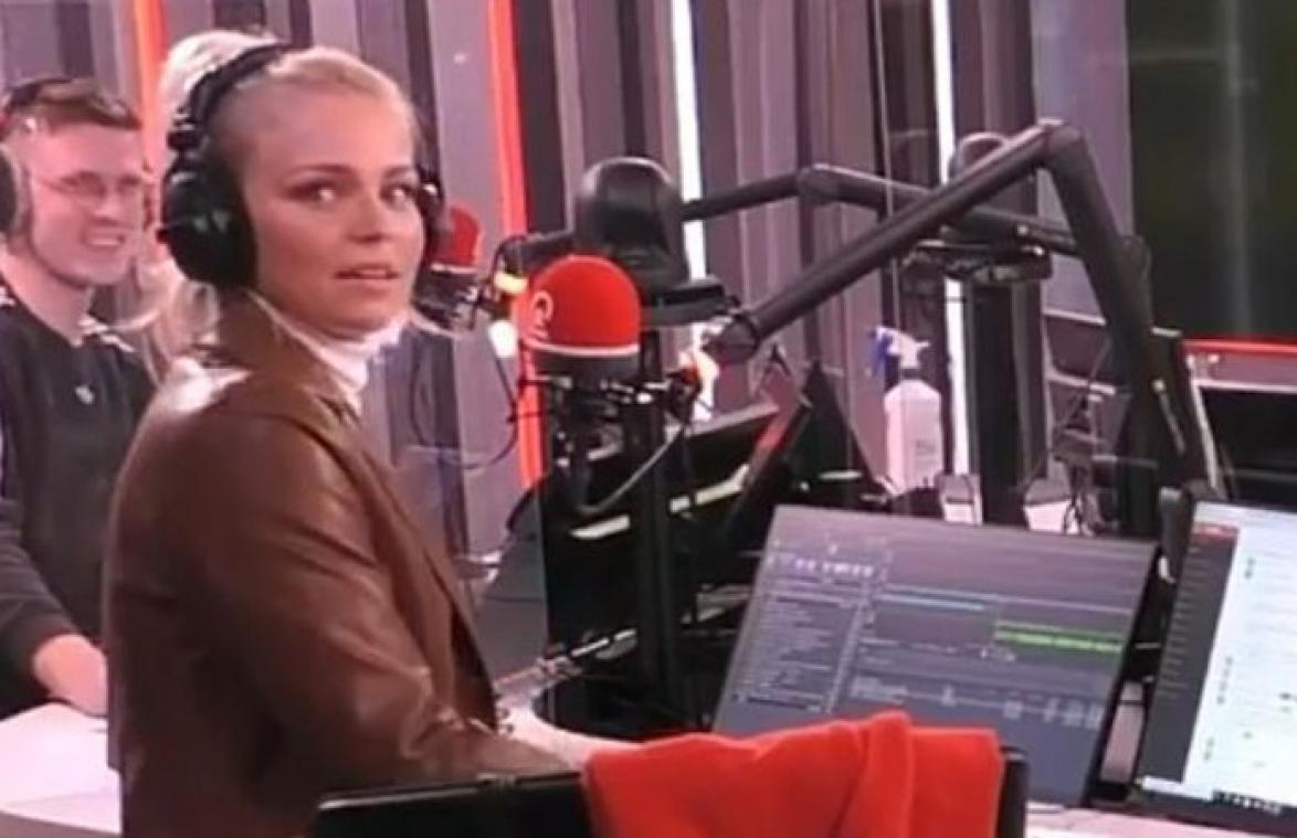 Julie Van den Steen verbaasd tijdens radio-uitzending: "Die was mijn foef aan het filmen" (video)