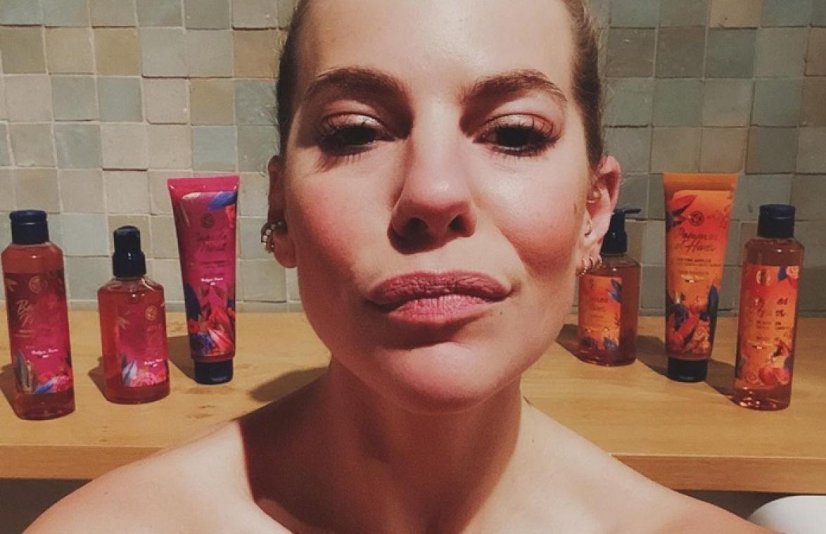 Eline De Munck krijgt alleen maar complimenten op GEWAAGDE badfoto: "Goed voorzien!"