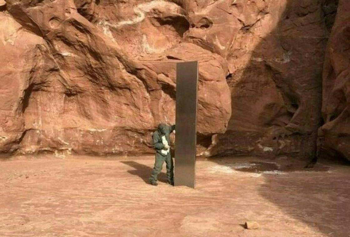 Man is getuige van hoe mannen mysterieuze zuil in Utah verwijderen: "Laat geen sporen achter" (foto)