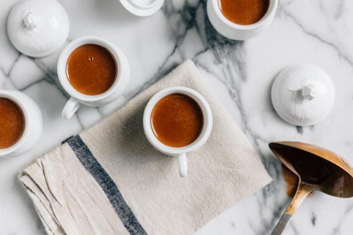 Met deze warme chocomelk zijn je slapeloze nachten verleden tijd