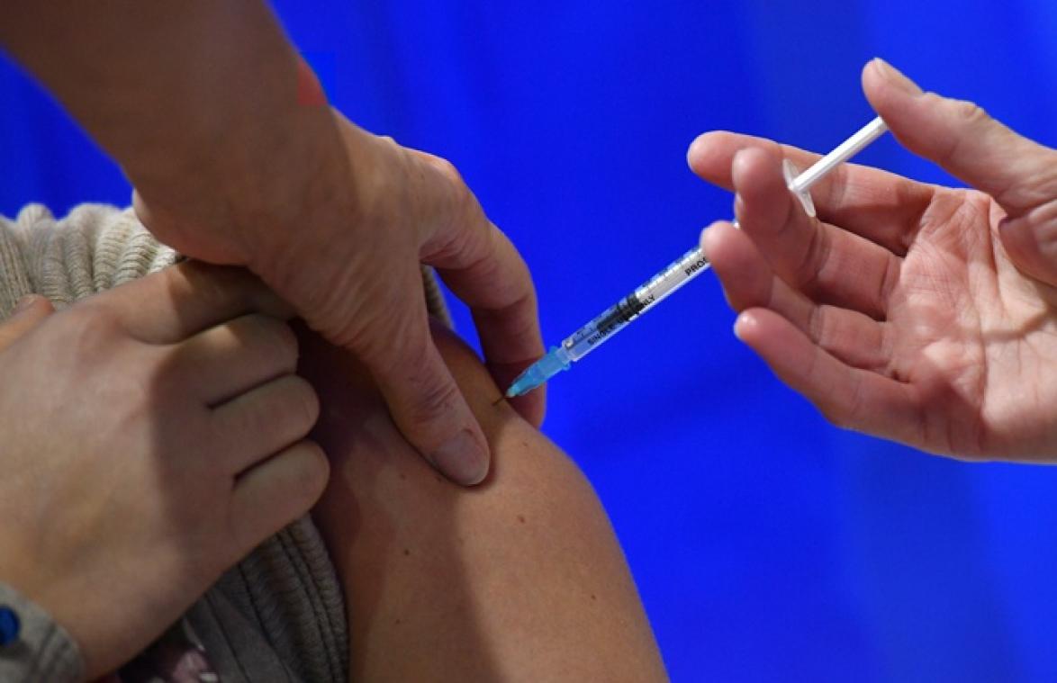 Mensen met DEZE aandoeningen passen best op om zich te vaccineren tegen corona