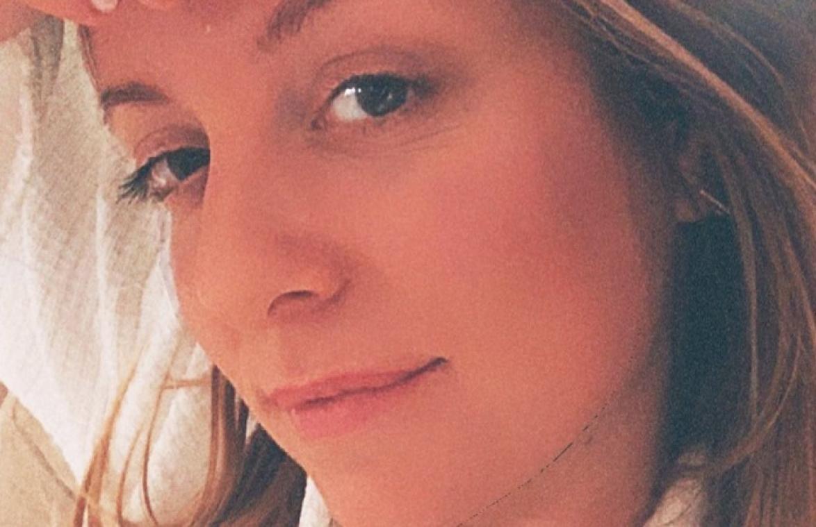 Elke Clijsters poseert gedurfd in badkamer: "Mijn poep is puur natuur" (foto)