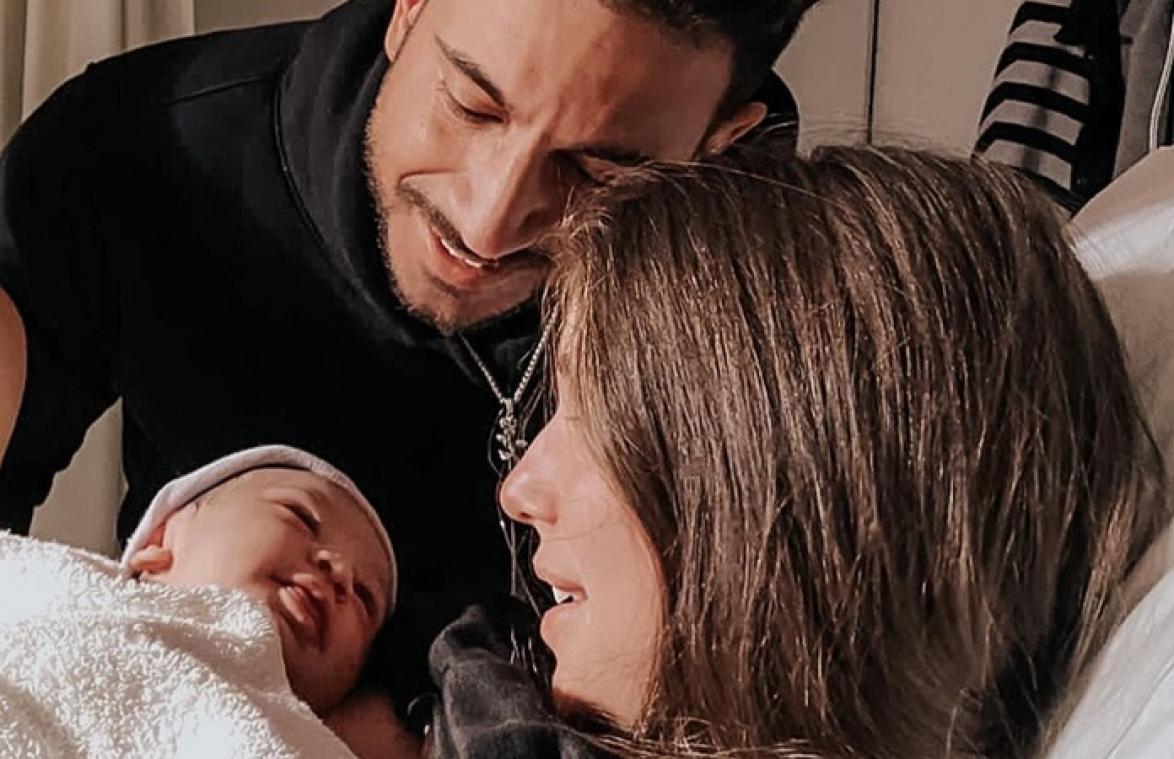 'Temptation'-Amber en Arda maken EINDELIJK de naam van hun baby bekend (foto)