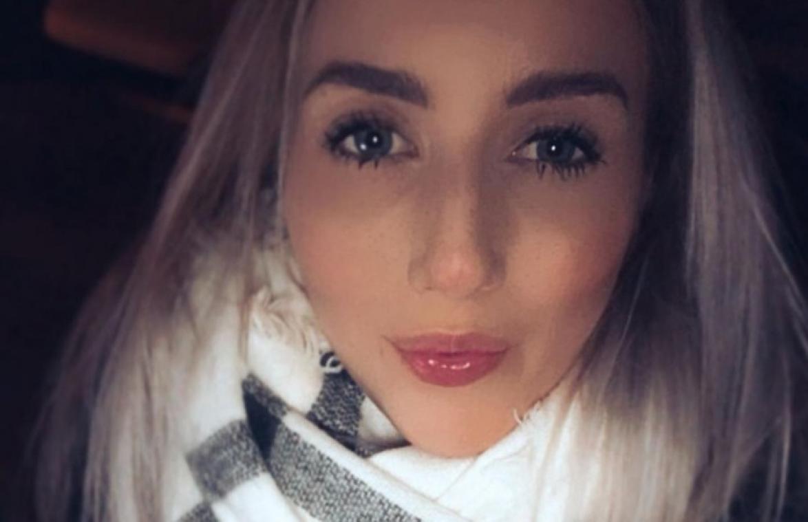 Laura uit 'Blind Getrouwd' op GÊNANTE wijze beetgenomen: "Dat komt omdat ik blond ben" (foto's)