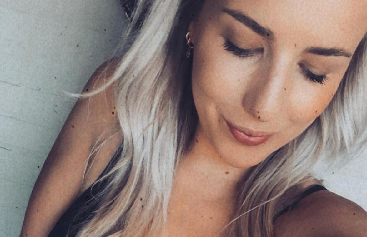 Laura uit 'Blind Getrouwd' neemt in bikini afscheid van 2020: "Mijn hart brak in duizend stukjes" (foto)