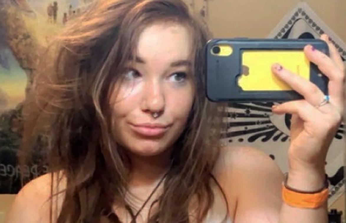 Serveerster krijgt ENORME fooi van klant: "Ik sta te trillen op mijn benen" (foto)
