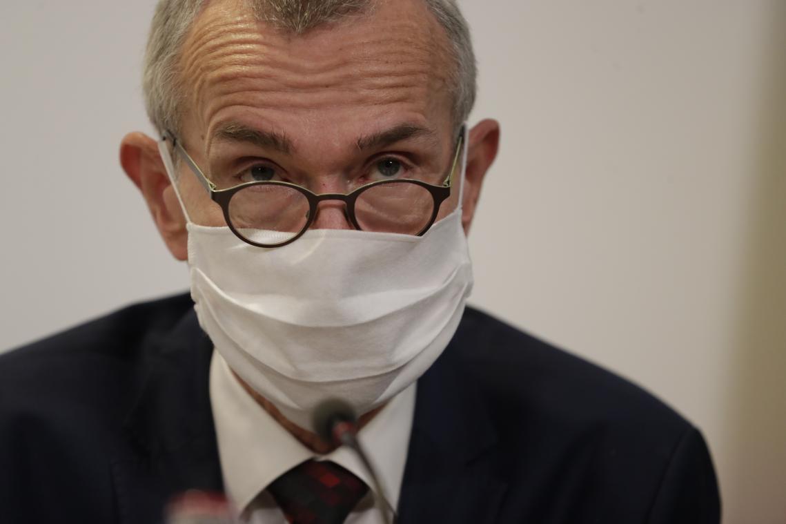 Minister Vandenbroucke wil vaccineren op volle snelheid: "Er mogen geen vaccins in de diepvries blijven liggen"