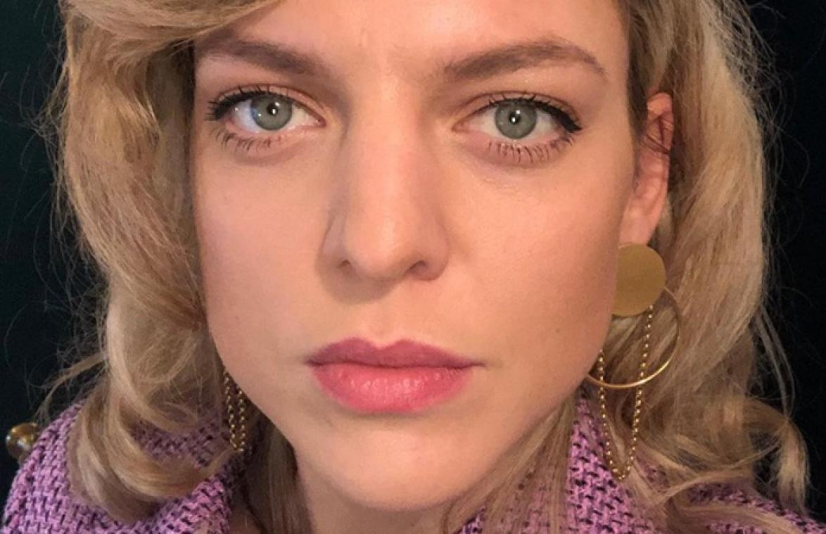 Ella Leyers toont hoe ze er zal uitzien als ze oud is: "Ik draag mijn haar nu al blijkbaar als een bomma" (foto)