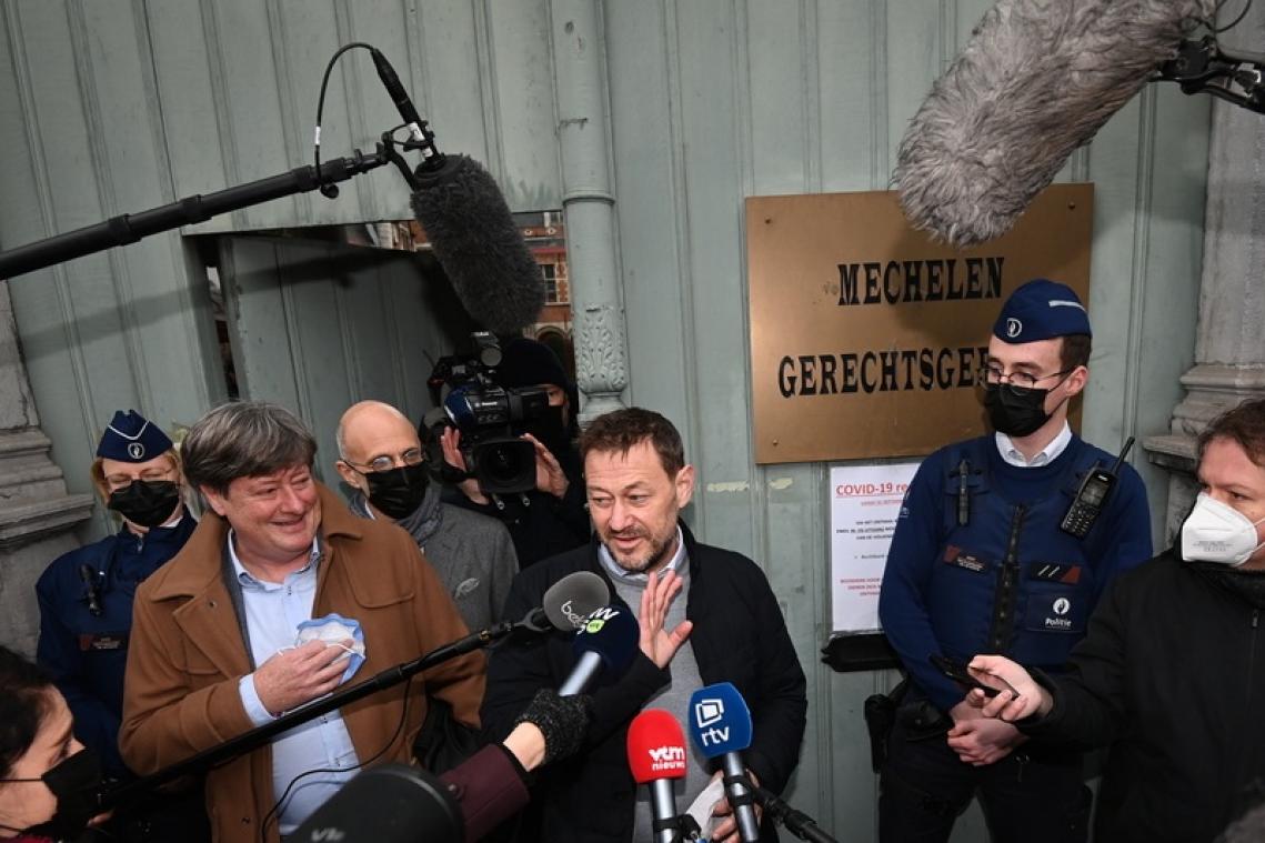 Niet 9 maar 13 slachtoffers: proces tegen Bart De Pauw van start gegaan