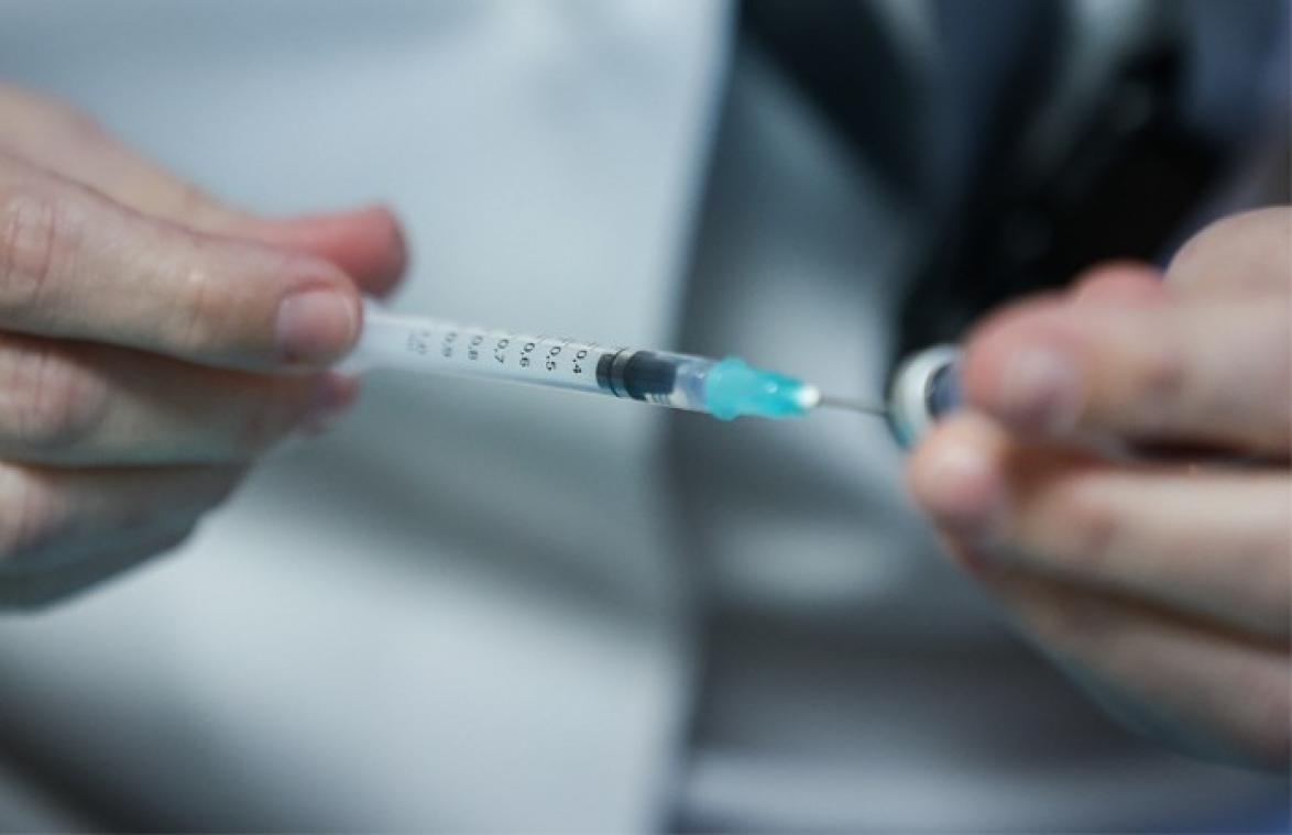 Tachtiger sterft enkele dagen na vaccinatie: "Autopsie moet duidelijkheid brengen"