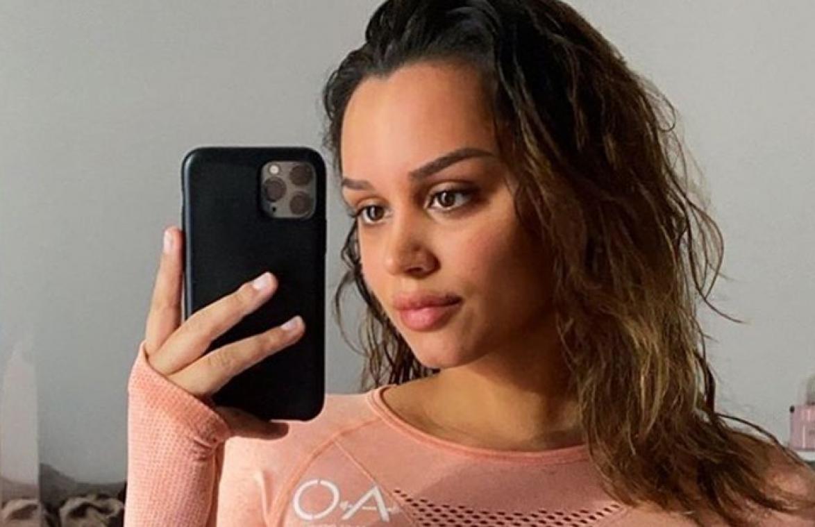 'Temptation'-Kunza toont foto van vóór haar borstvergroting: "Ik voelde me erg onzeker"