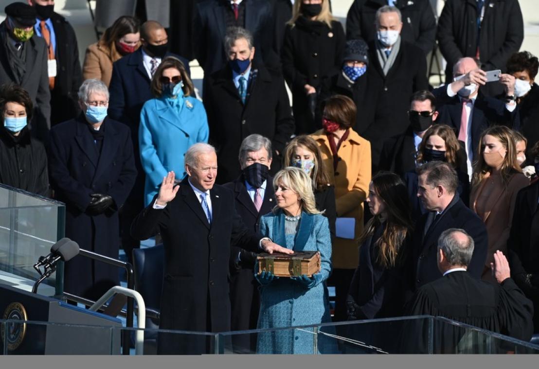 Joe Biden legt de eed af en roept in eerste speech als president op tot eenheid