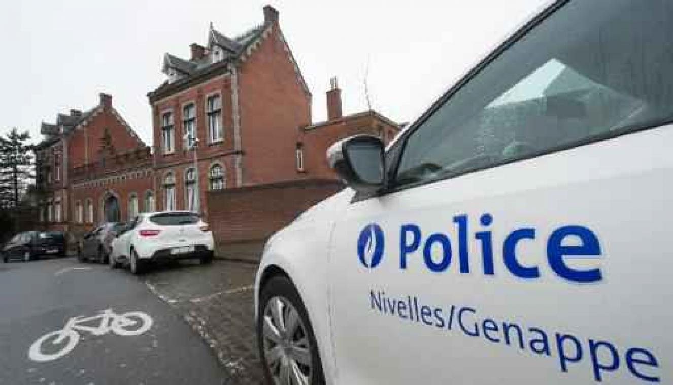Staking Gevangenissen - Politieraad van Nijvel-Genepiën stemt motie voor invoering minimale dienstverlening