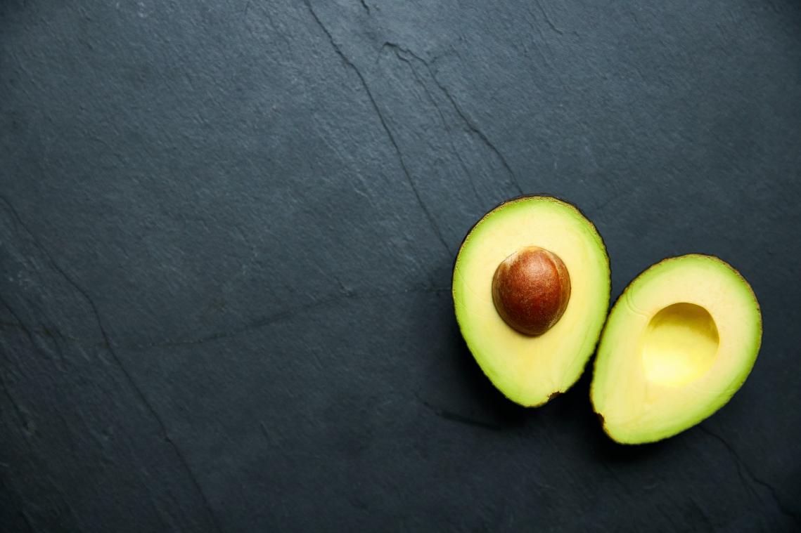 Avocado's Colruyt dubbel zo lang houdbaar dankzij onzichtbare 'tweede schil'