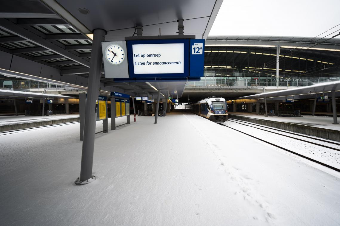 Geen treinverkeer in Nederland door sneeuw, honderden ongevallen in Duitsland