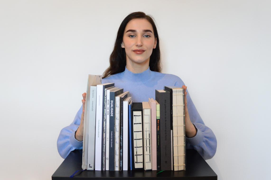 Tina De Souter combineerde studies met freelance boekontwerpen: "Freelancen als student is één grote speeltuin"