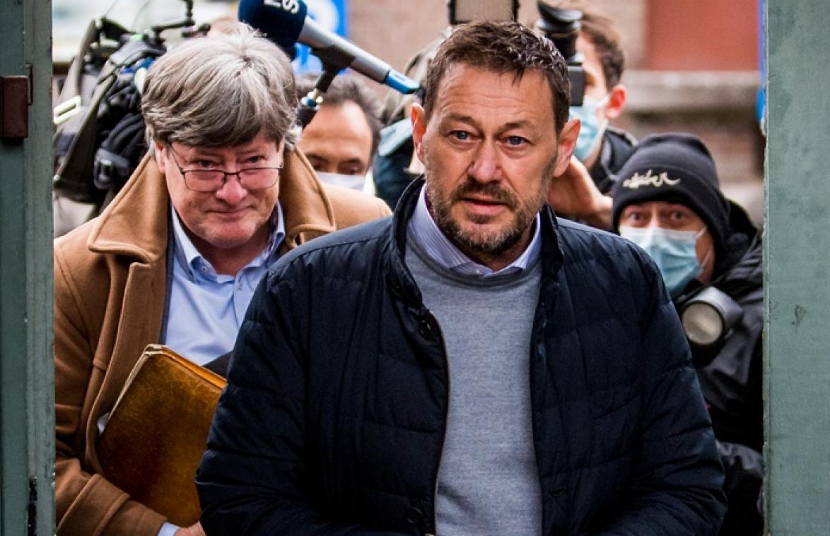 Verzegelde enveloppe in zaak-Bart De Pauw mag NIET open