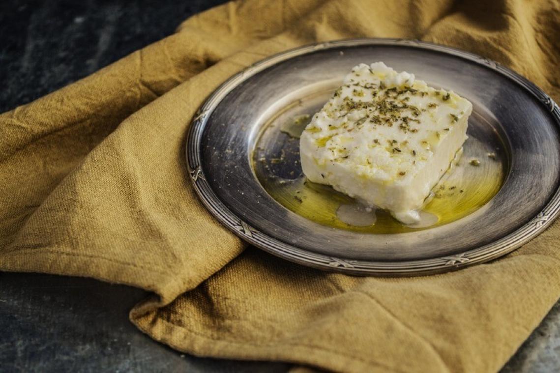 BIZAR. Door dit recept kampen winkels met een feta-tekort