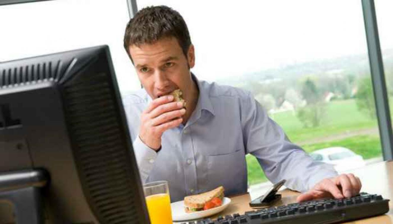 De 10 beste snacks voor achter je bureau